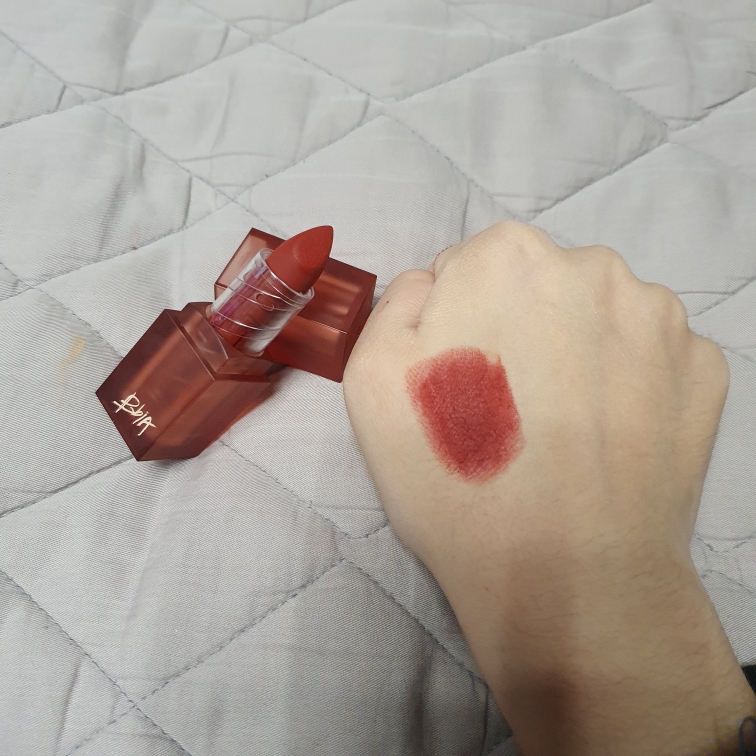 Real user review photo of Last Powder Lipstick [04 Just Forget]