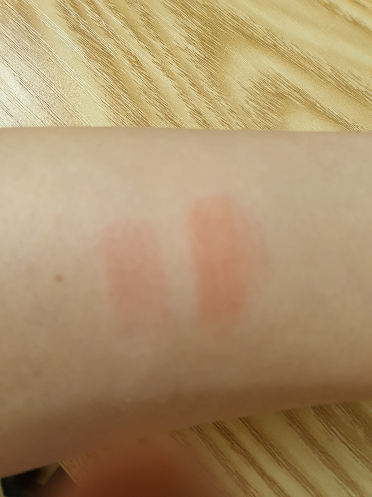 唇部冰霜色彩 [猩红]的真实用户使用照片