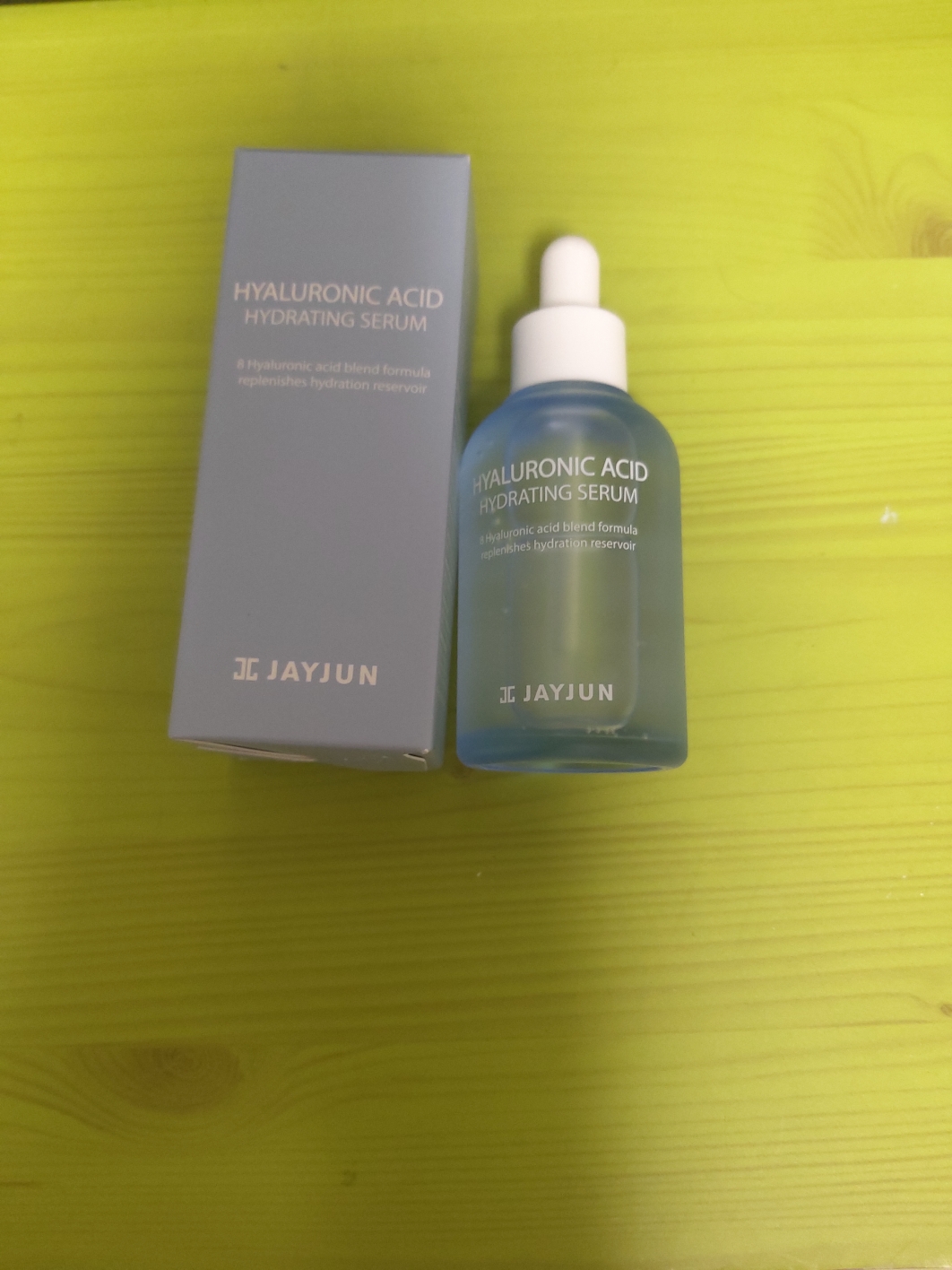 玻尿酸保湿精华的真实用户使用照片