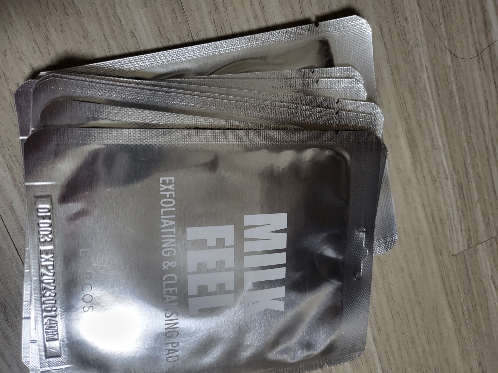 LAPCOS Milk Peel Cleansing Pad review image