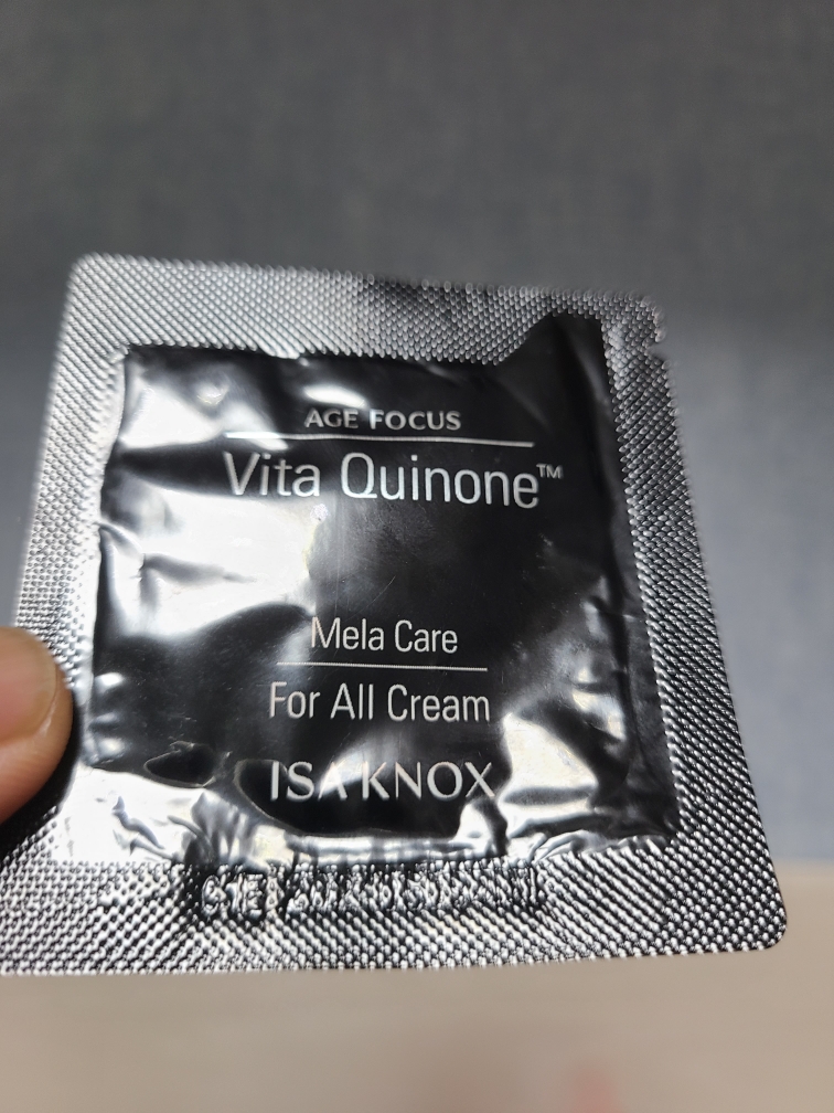 ISAKNOX 年龄焦点美白霜 common.review image