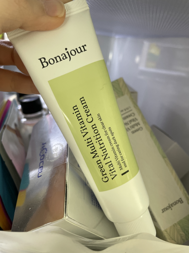 绿色维生素乳霜的真实用户使用照片
