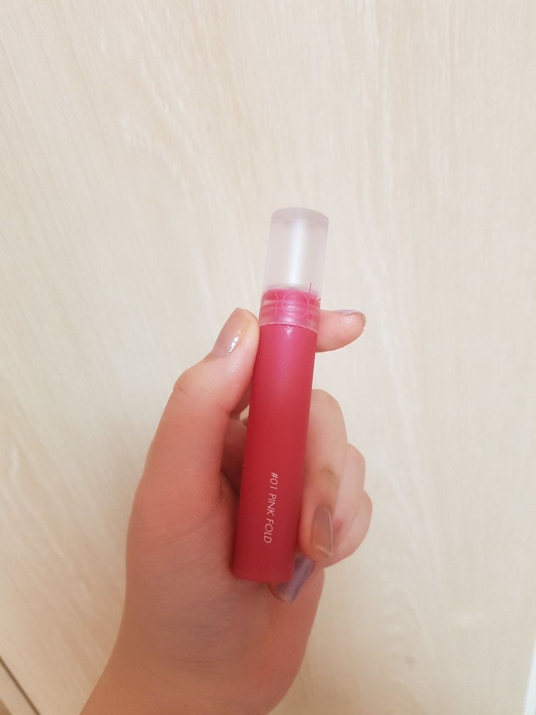透明哑光唇膏 [粉红折痕]的真实用户使用照片