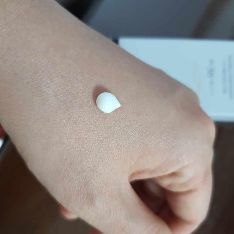 올리패스코스메슈티컬즈 (OliPassCosmeceuticals) RS.101 더블 화이트닝 UV 프로텍터 [SPF50+/PA++++] review image