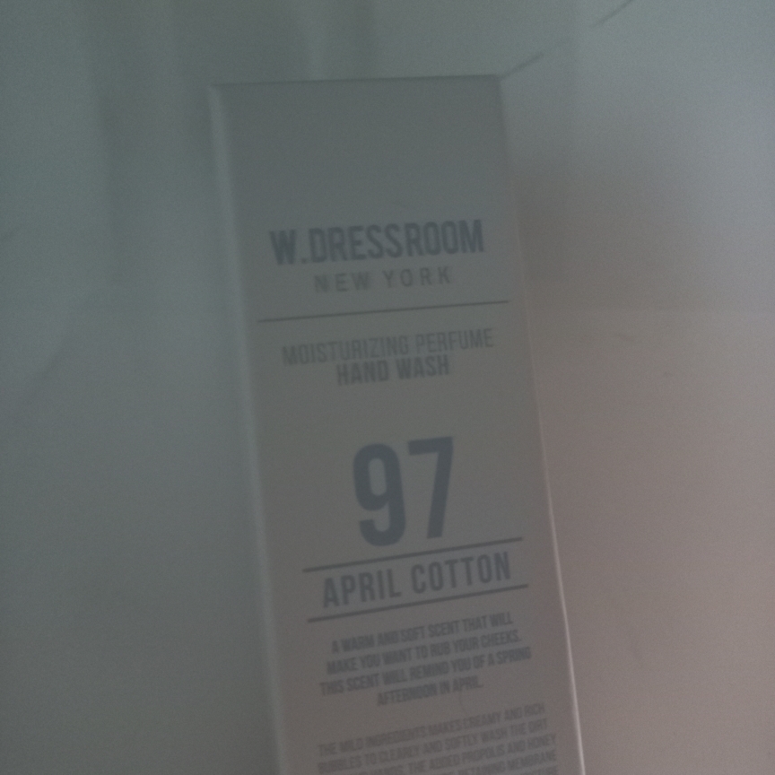 더블유드레스룸 (W.DRESSROOM) 퍼퓸 핸드워시 [No.97 에이프릴코튼] review image