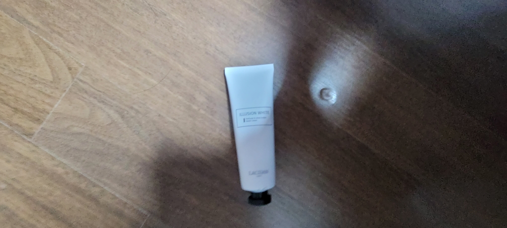 라끄시안 (LACSIAN) 일루션 화이트 퍼퓸 핸드크림 review image