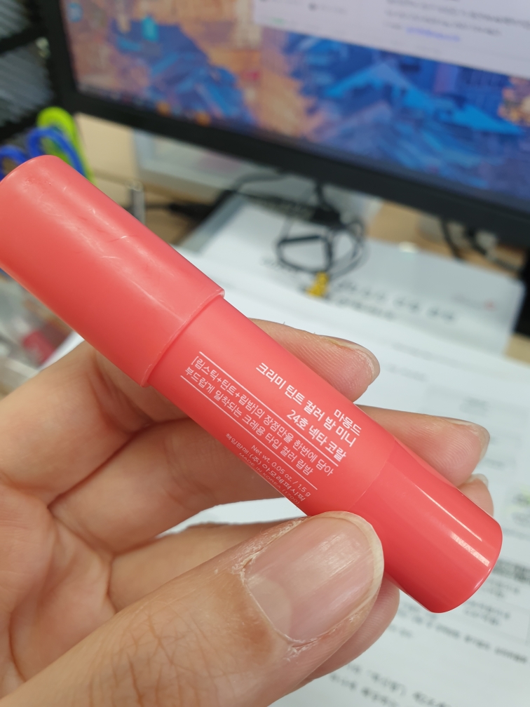奶油色调唇膏霜 [24号 蜜桃珊瑚]的真实用户使用照片