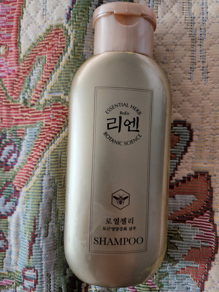 ReEn Royal Jelly Hair Root Nutrition Enhancing Shampoo review image
