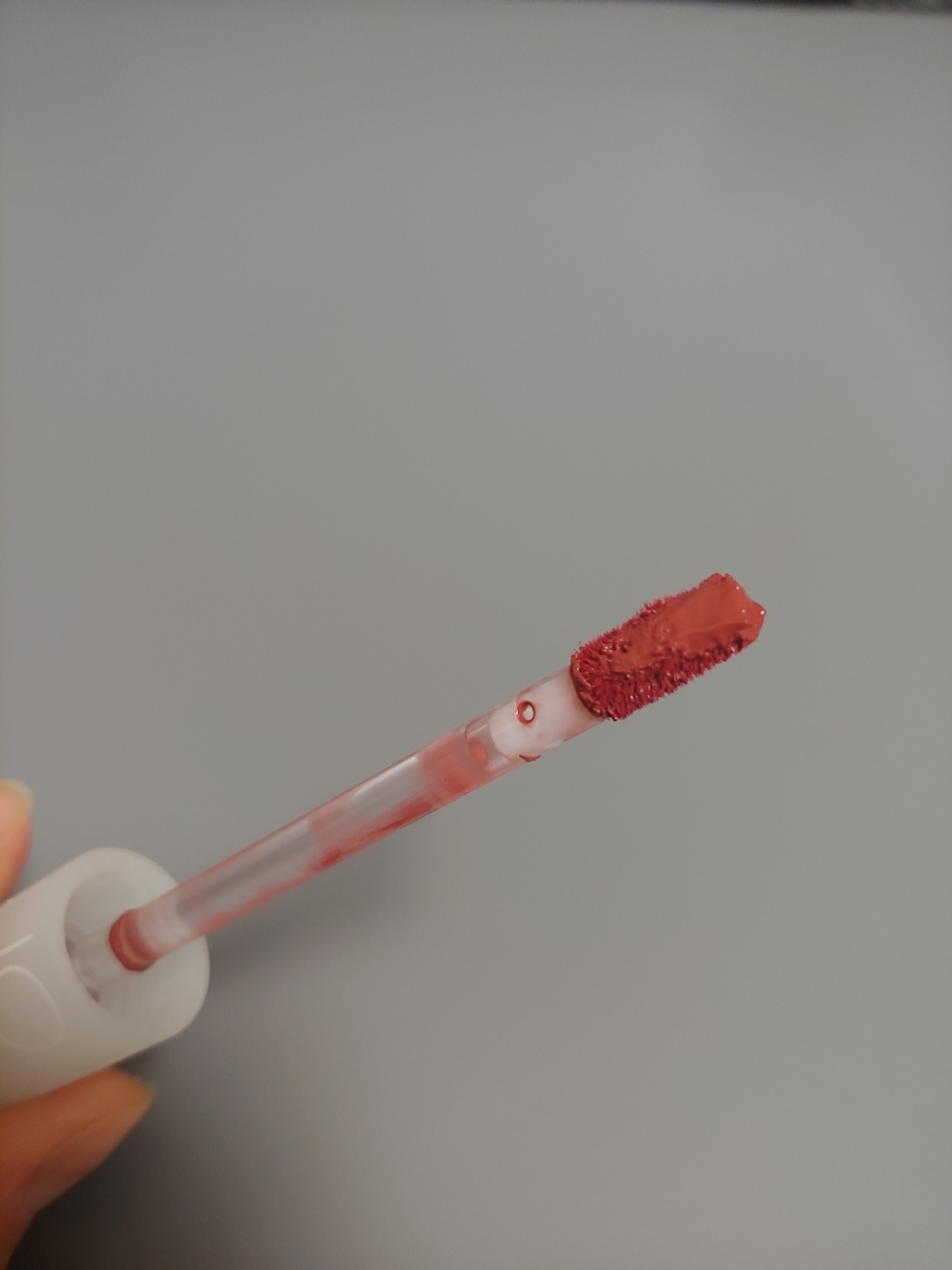 透明哑光唇膏 [08 红花珊瑚]的真实用户使用照片