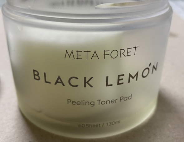 METAFORET Black Lemon Peeling Toner Pad review image