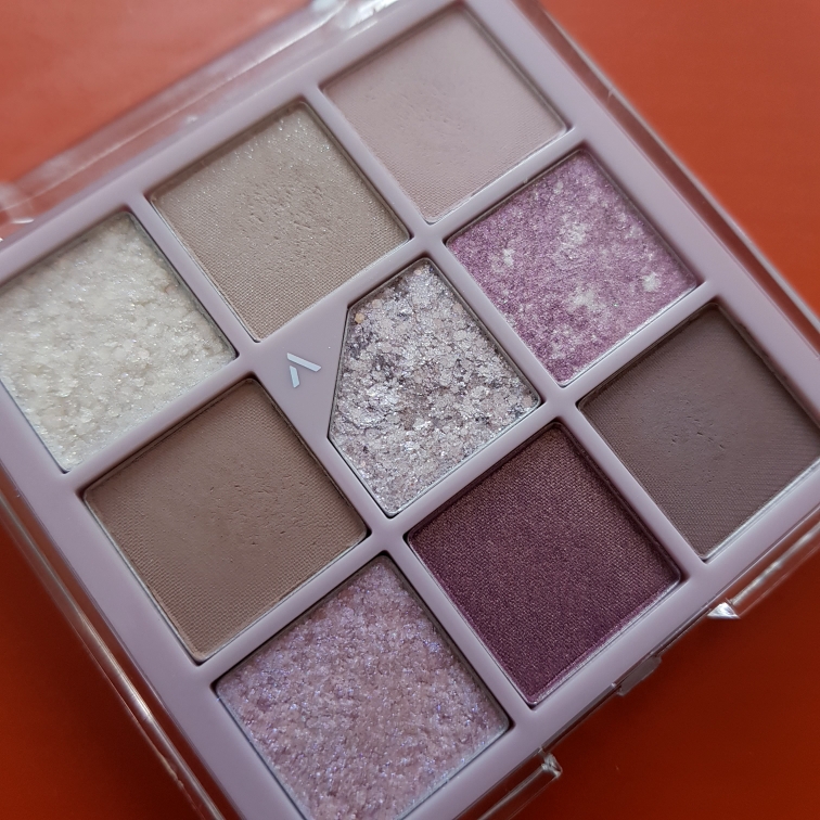 unleashia Glitterpedia Eye Palette [Nº4 All of Lavender Fog] review image
