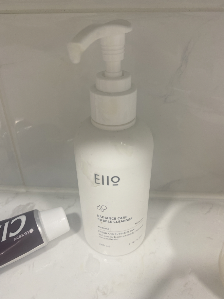 이아이오 (EIIO) 래디언스 케어 버블 클렌져 review image