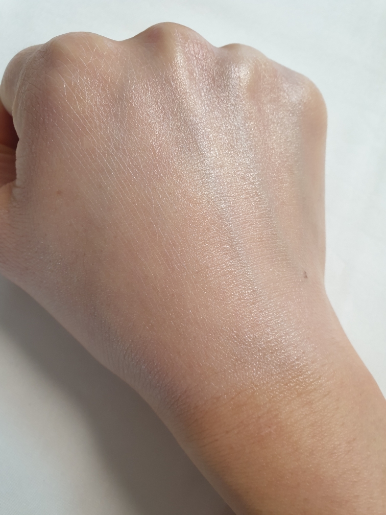 轻盈提亮防晒乳 [SPF50+/PA++++]的真实用户使用照片