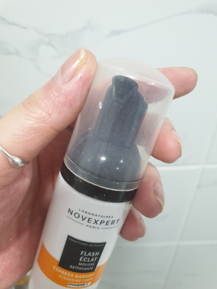 NOVEXPERT Vitamin C Radiant Cleansing Foam review image