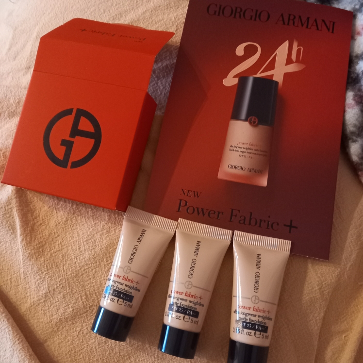 아르마니뷰티 (ARMANIbeauty) 파워 패브릭 롱웨어 하이 커버 파운데이션 [SPF25/PA++] [3호] review image