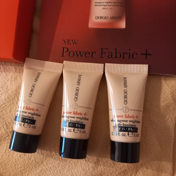 아르마니뷰티 (ARMANIbeauty) 파워 패브릭 롱웨어 하이 커버 파운데이션 [SPF25/PA++] [3호] review image