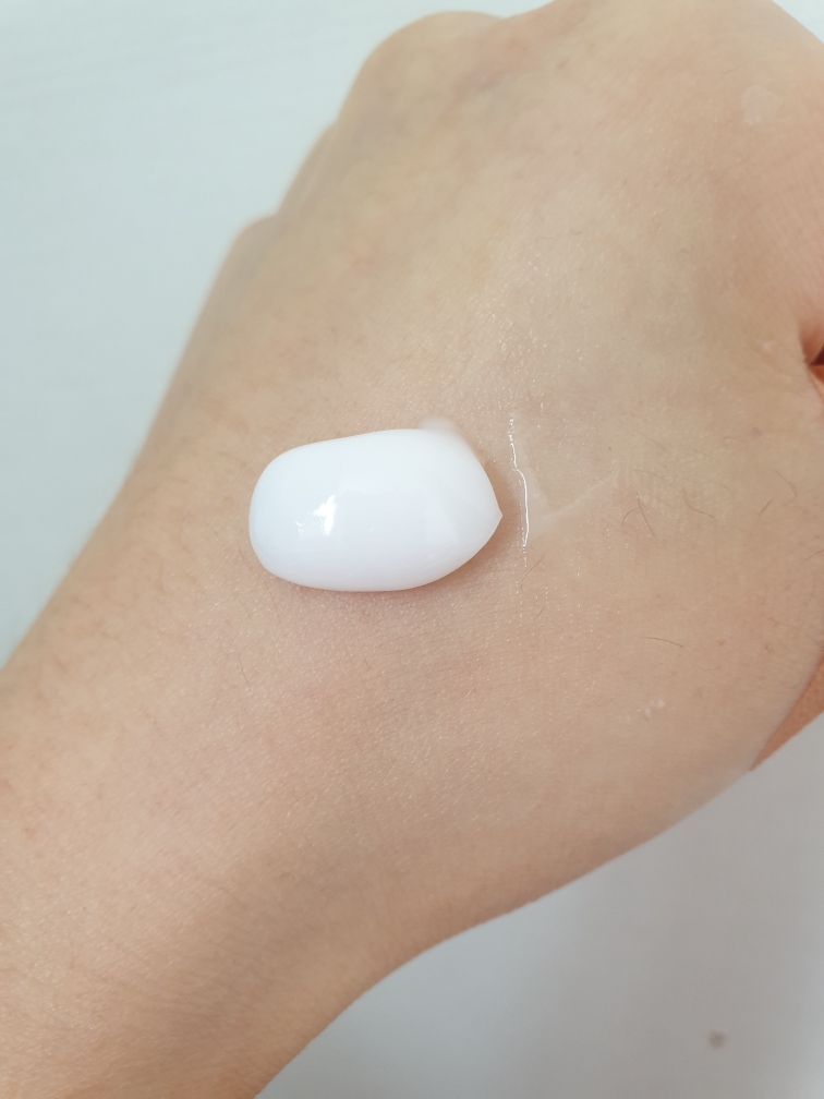 丝拉身体乳液 [白麝香]的真实用户使用照片