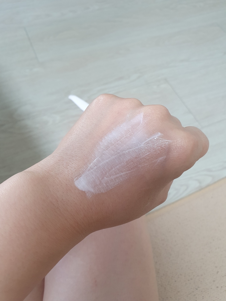 高级大容量芦荟防晒霜 [SPF50+/PA+++]的真实用户使用照片
