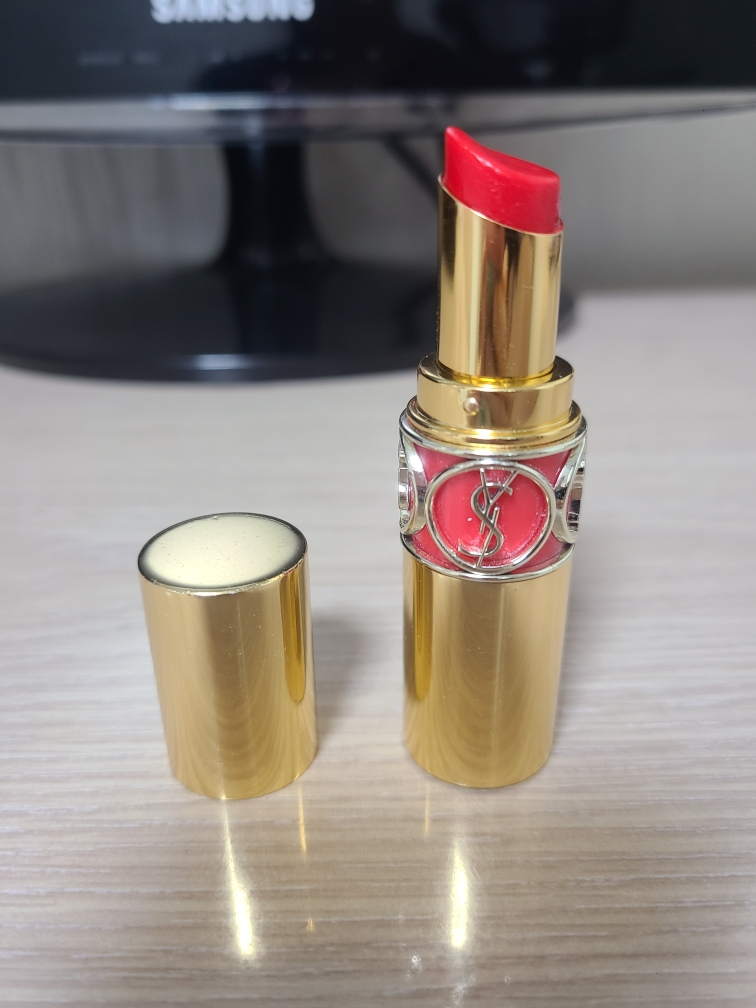 입생로랑뷰티 (YVESSAINTLAURENTBEAUTY) 루쥬 볼륍떼 샤인 [45호 루쥬턱시도] review image
