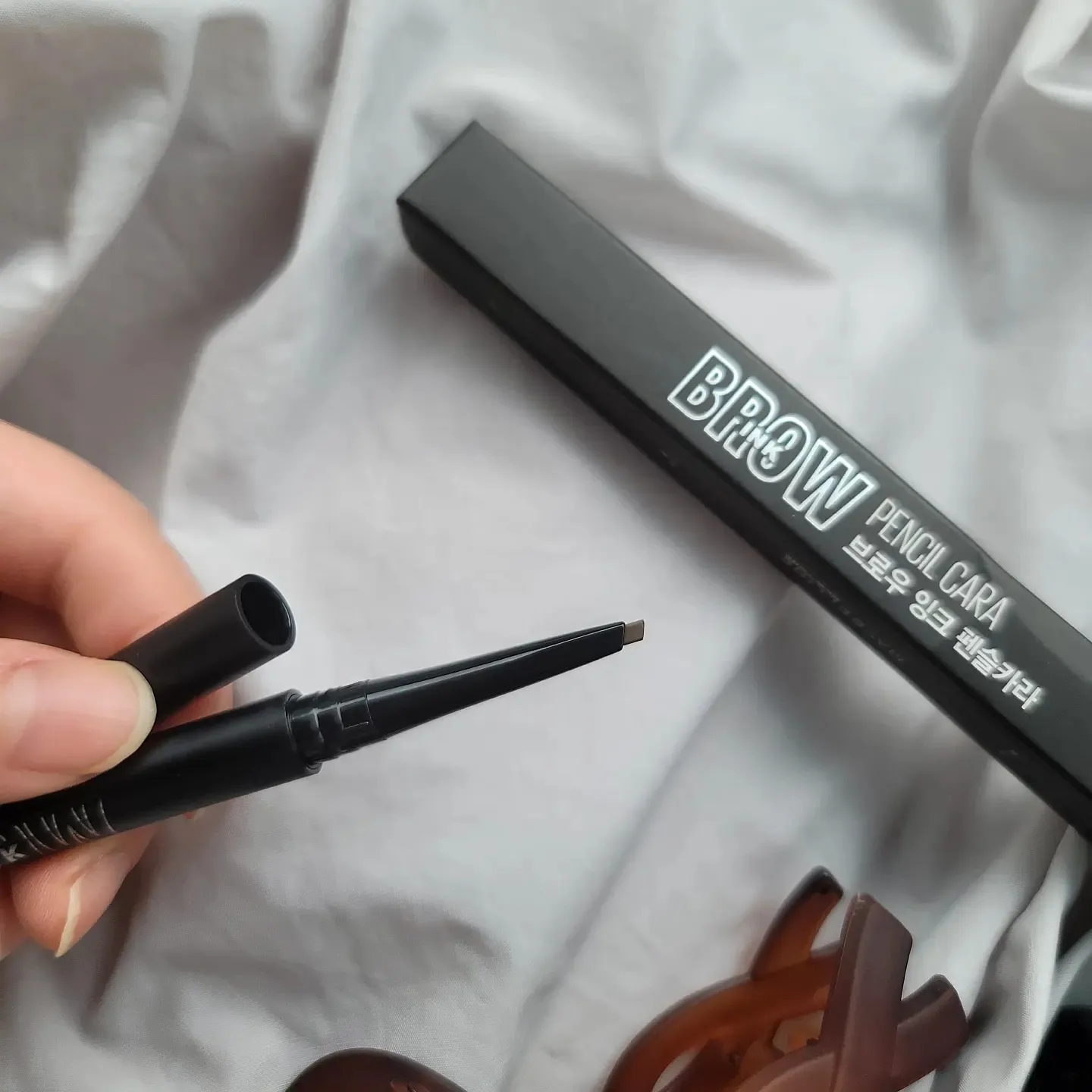 메이블린뉴욕 (MAYBELLINENEWYORK) 타투 브로우 잉크 펜 [그레이브라운] review image