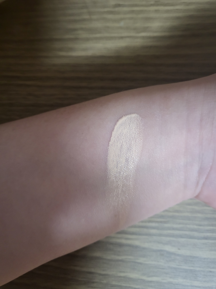 持久亮肤蜜粉饼 [SPF50+/PA+++] [N21 自然象牙色］的真实用户使用照片