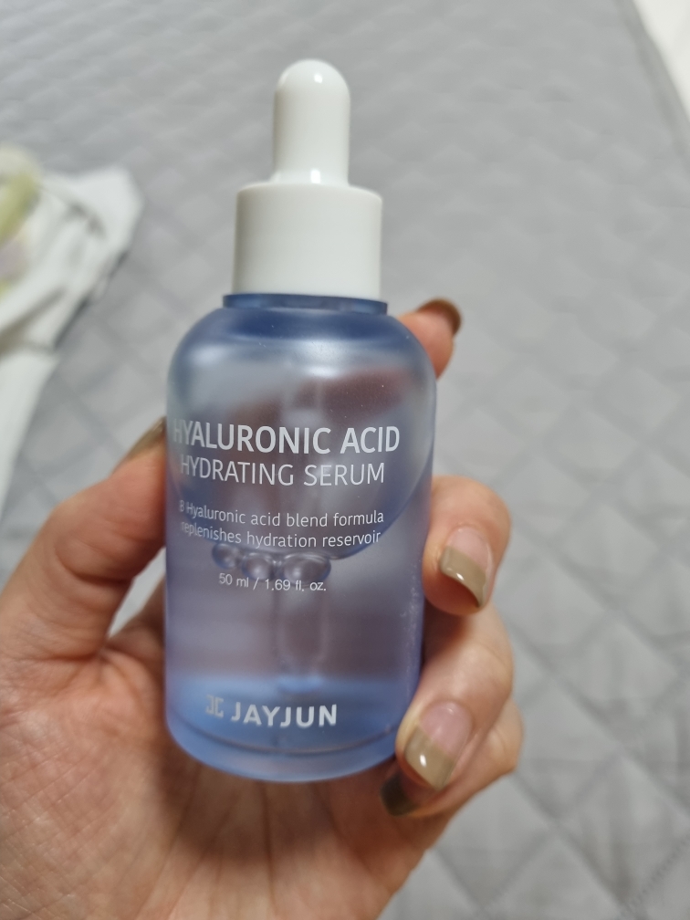 玻尿酸保湿精华的真实用户使用照片