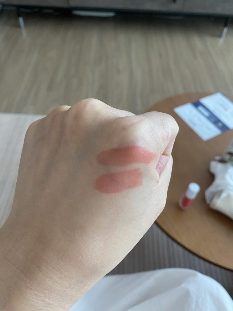 颜彩水滴唇釉 [独有魅力]的真实用户使用照片
