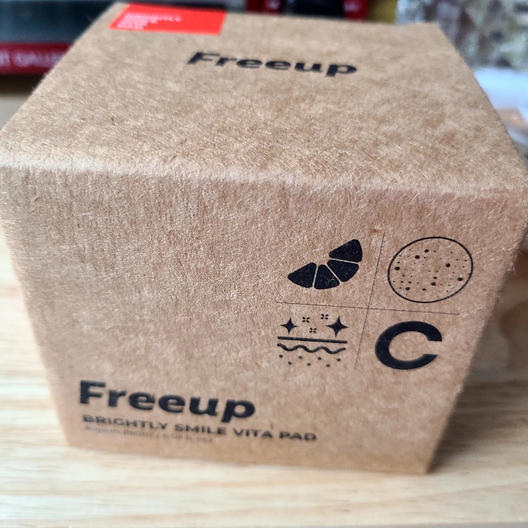 프리업 (Freeup) 브라이틀리 스마일 비타 패드 review image