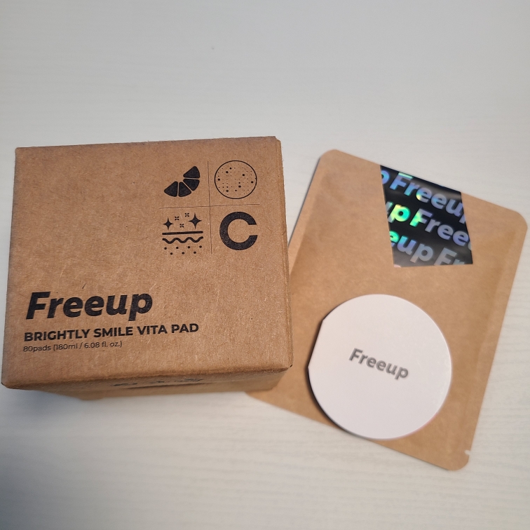 프리업 (Freeup) 브라이틀리 스마일 비타 패드 review image