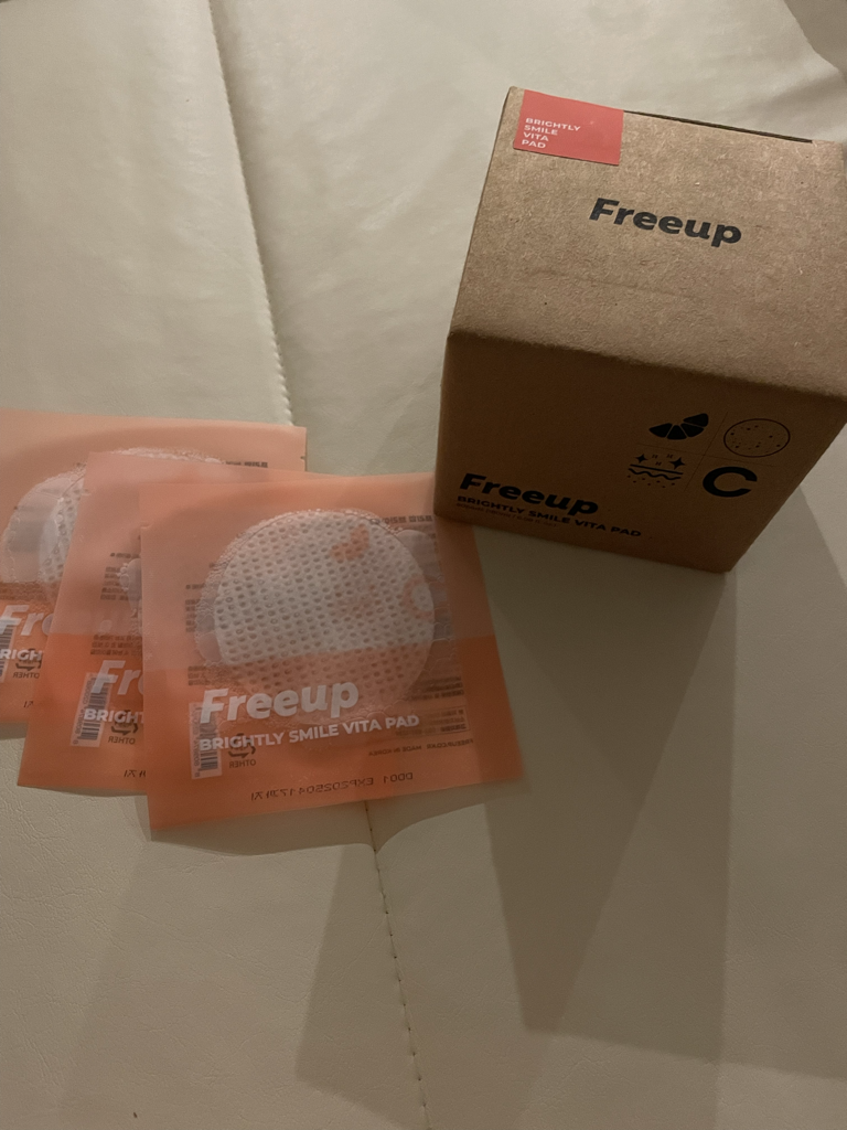 프리업 (Freeup) 브라이틀리 스마일 비타 패드 review image