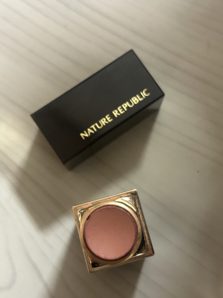 네이처리퍼블릭 (NATUREREPUBLIC) 키스 마이 에어리 매트 립스틱 [04 소프트누디] review image