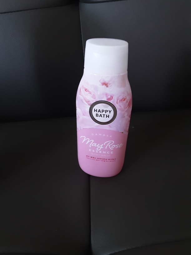 HAPPYBATH Rose Essence Brightening Body Wash review image