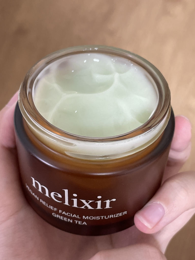 植物性救济面部保湿霜的真实用户使用照片