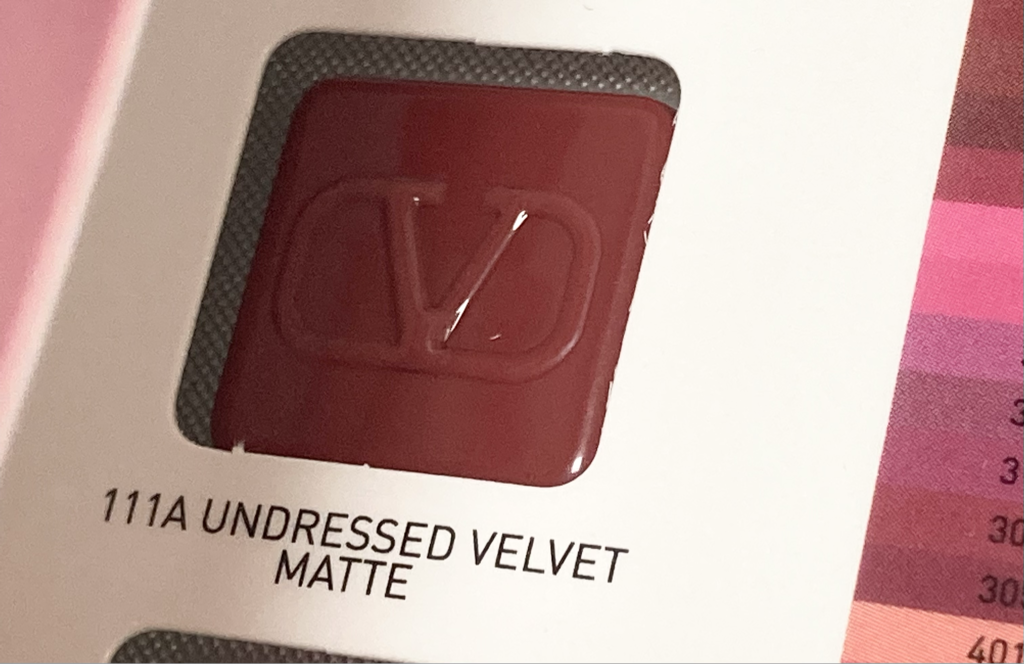 발렌티노뷰티 (VALENTINOBEAUTY) 로쏘 발렌티노 립스틱 매트 [111A 언드레스드벨벳] review image