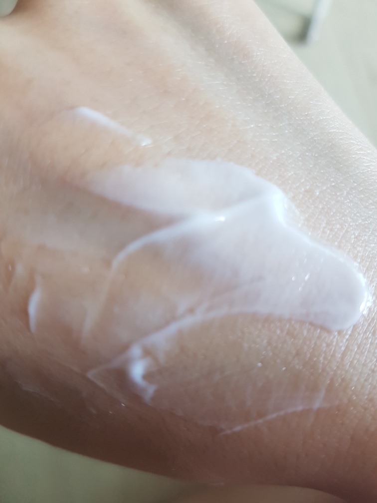Real user review photo of Eggplant Clearing Lupeol Cream