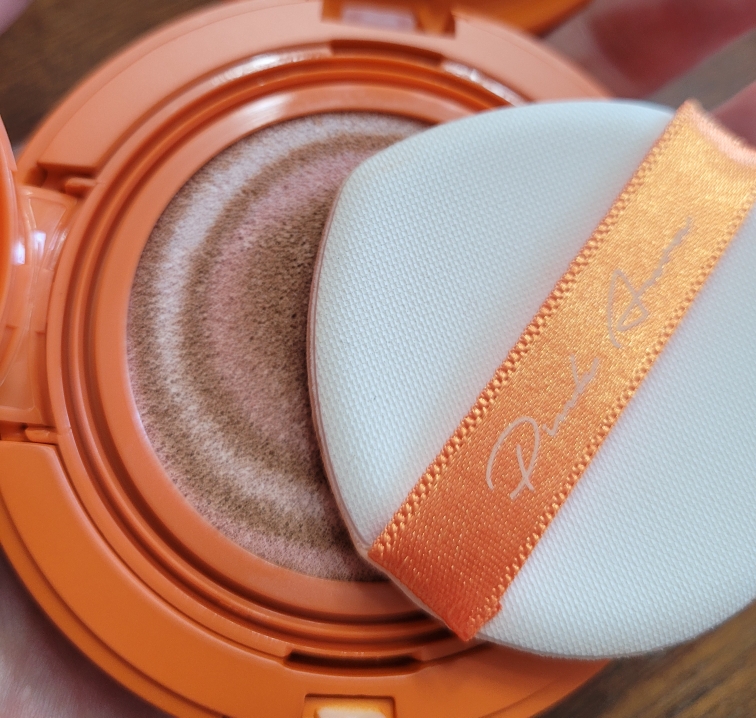 DPC (디피씨) 핑크 아우라 쿠션 시즌6 [SPF50+/PA+++] [23호 핑크바닐라] review image