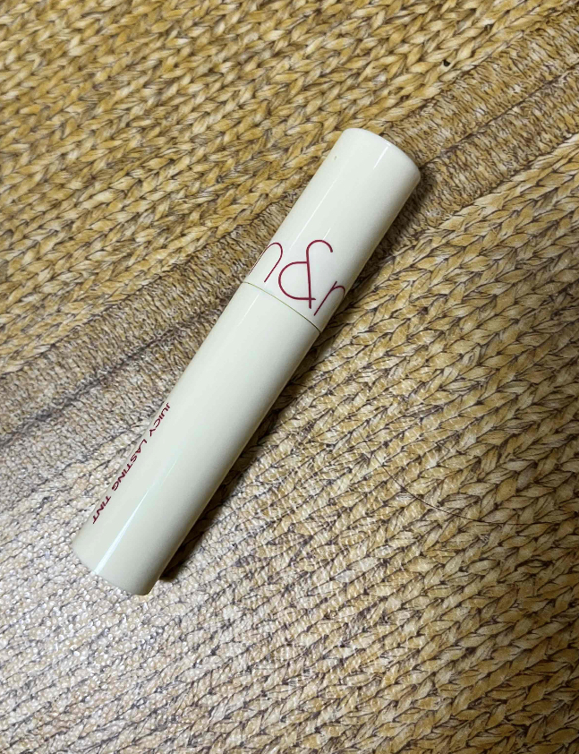 滋润持久染唇膏 [28 裸粉色]的真实用户使用照片