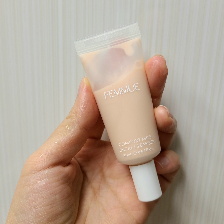 파뮤 (FEMMUE) 컴포트 밀크 페이셜 클렌저 review image