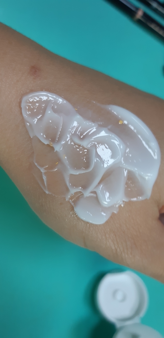 金色密集抗皱护肤霜的真实用户使用照片