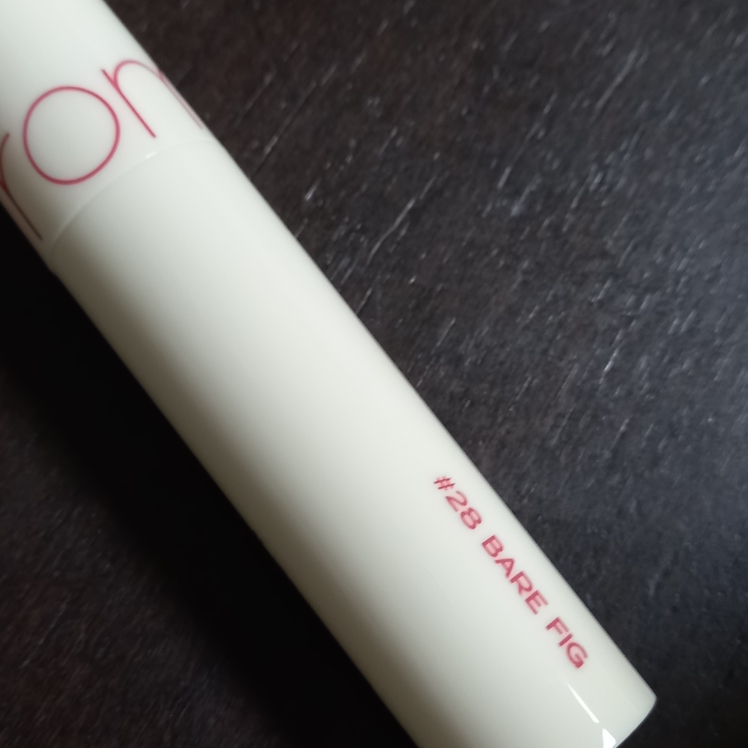 滋润持久染唇膏 [28 裸粉色]的真实用户使用照片