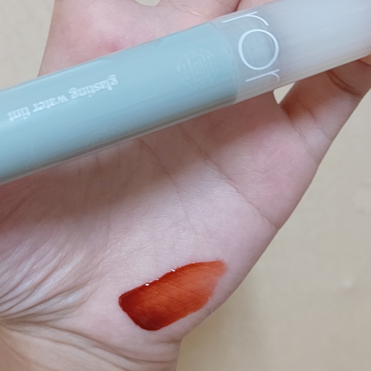 玻璃水润唇彩[11 南瓜棕]的真实用户使用照片