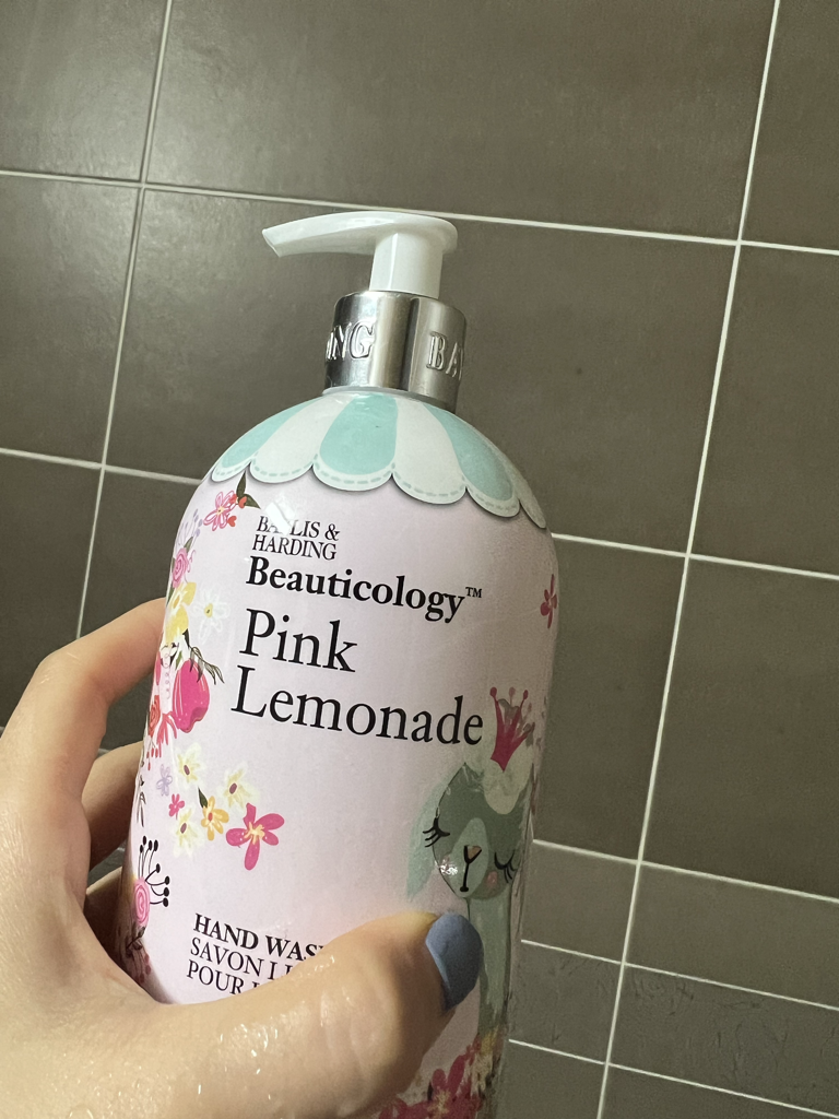 베일리스앤하딩 (BAYLIS&HARDING) 뷰티콜로지 라마 핑크 레모네이드 핸드워시 review image
