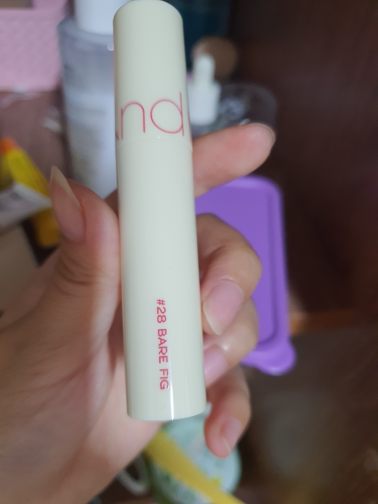 滋润持久染唇膏 [28 裸粉色]的真实用户使用照片