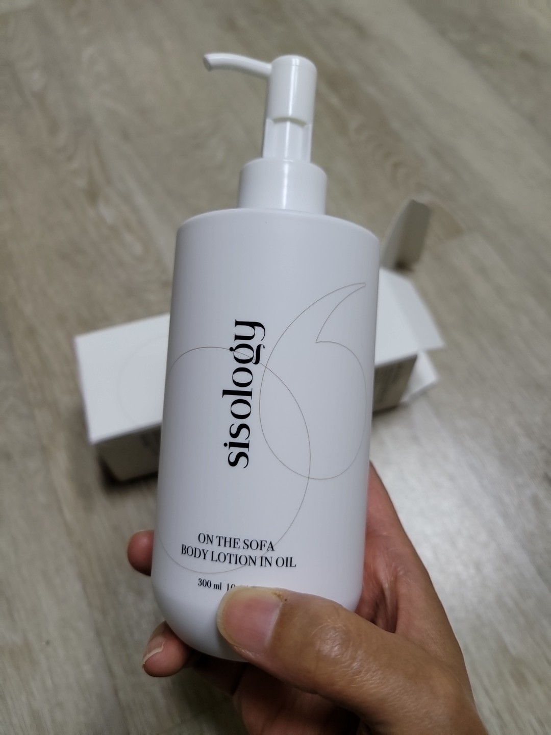 Real user review photo of Body Lotion in Oil [On the Sofa]