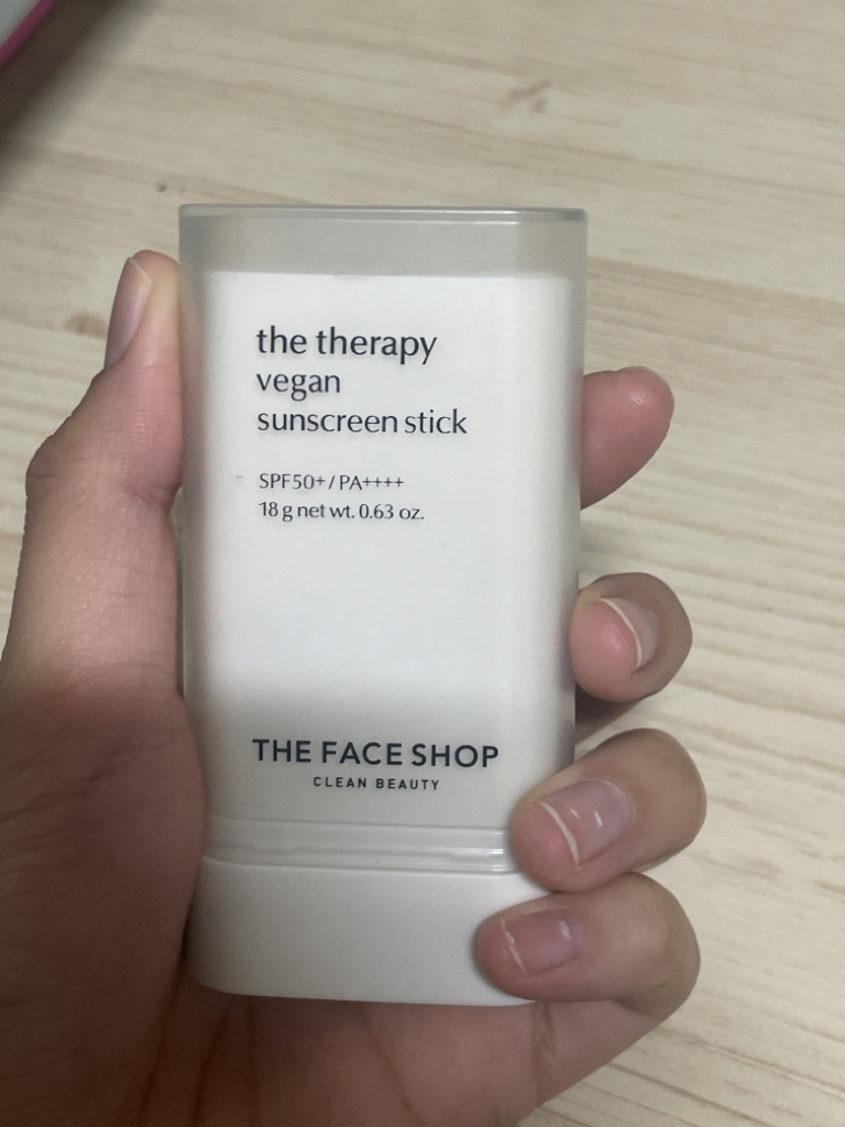 더페이스샵 (THEFACESHOP) 더테라피 비건 선스틱 [SPF50+/PA++++] review image