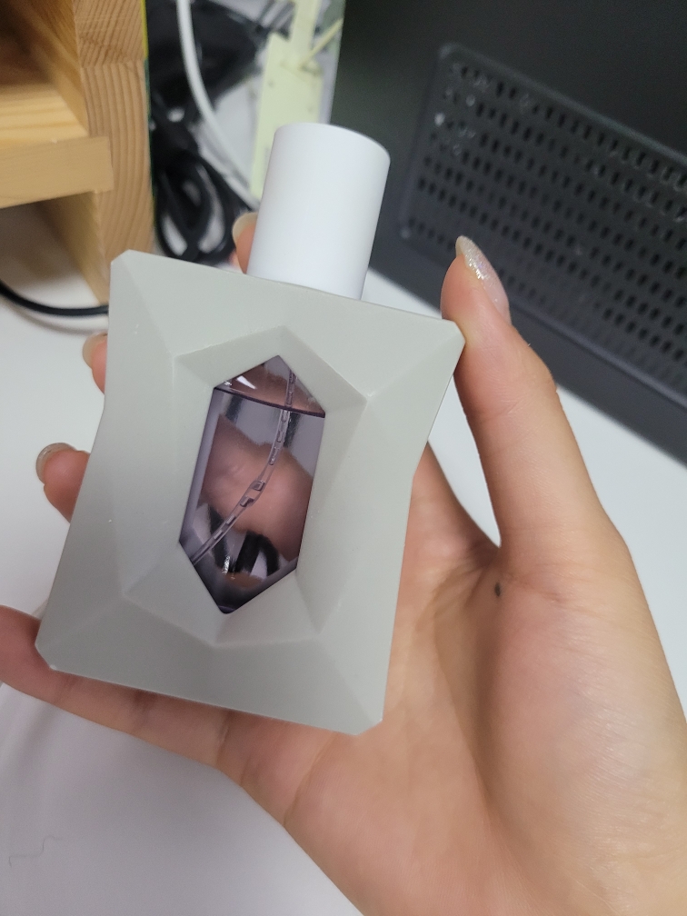 아리아나그란데 (ARIANAGRANDE) 갓 이즈 어 우먼 EDP review image