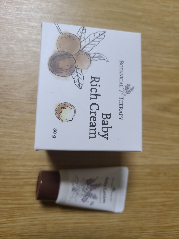 婴儿高保湿乳霜的真实用户使用照片