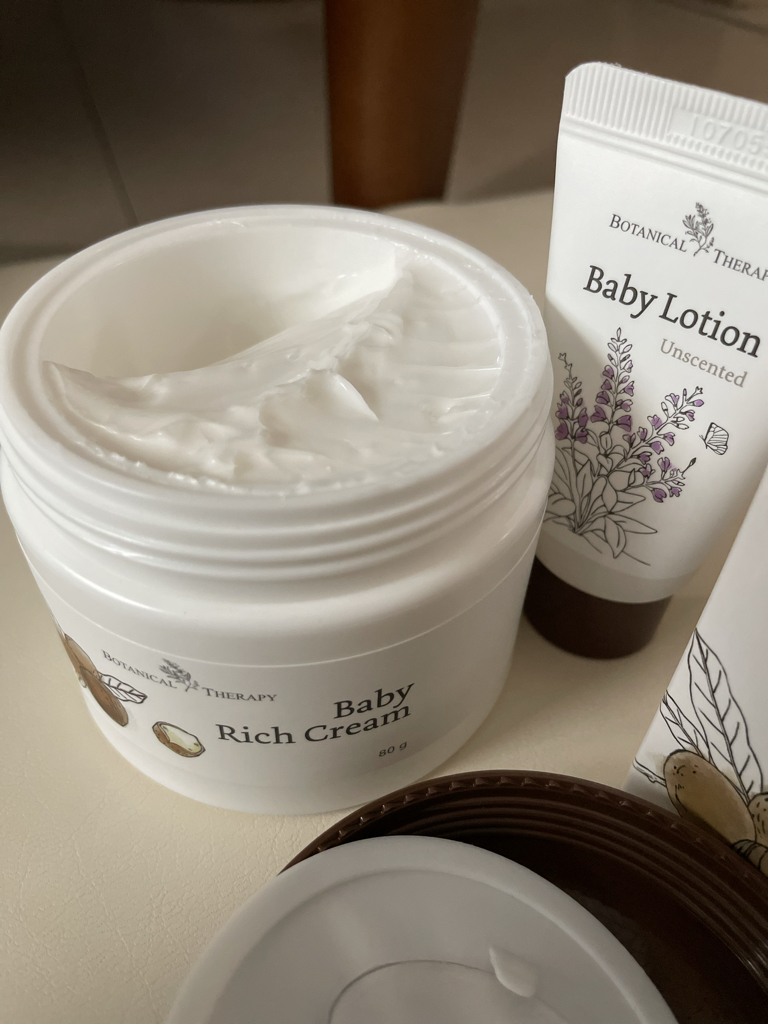 婴儿高保湿乳霜的真实用户使用照片