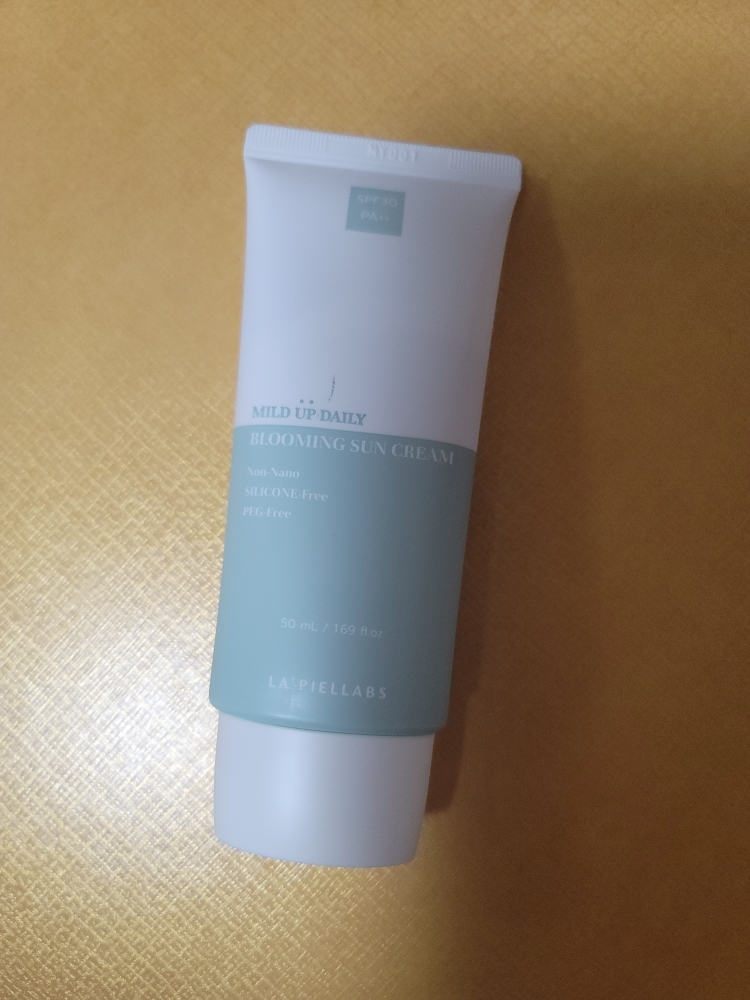 라피엘랩스 Mild Up Daily Blooming Sun Cream [SPF30/PA++] review image