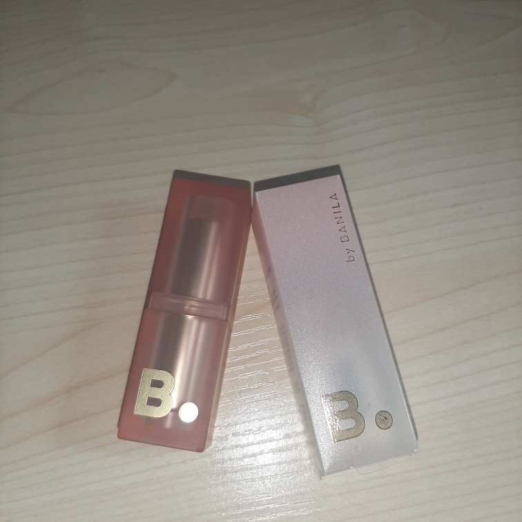 丝绒血色面纱唇膏 [PK02 烟雾移动]的真实用户使用照片